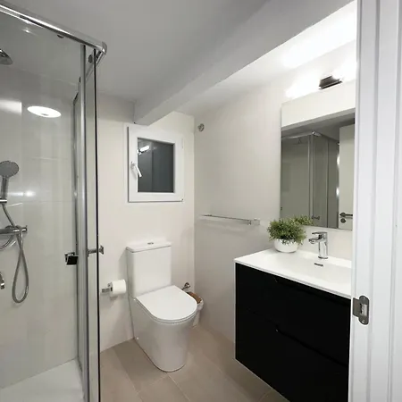 Ecocasa 12pax Perfecta Grupos, Reforma Lujo, Junto Parada Burjassot Metrovalencia, Cerca Centro Y Playa, Lavadora, Secadora Equipamiento Total Valencia